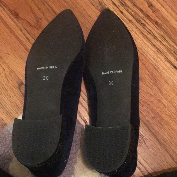 Never WORN navy suede flats